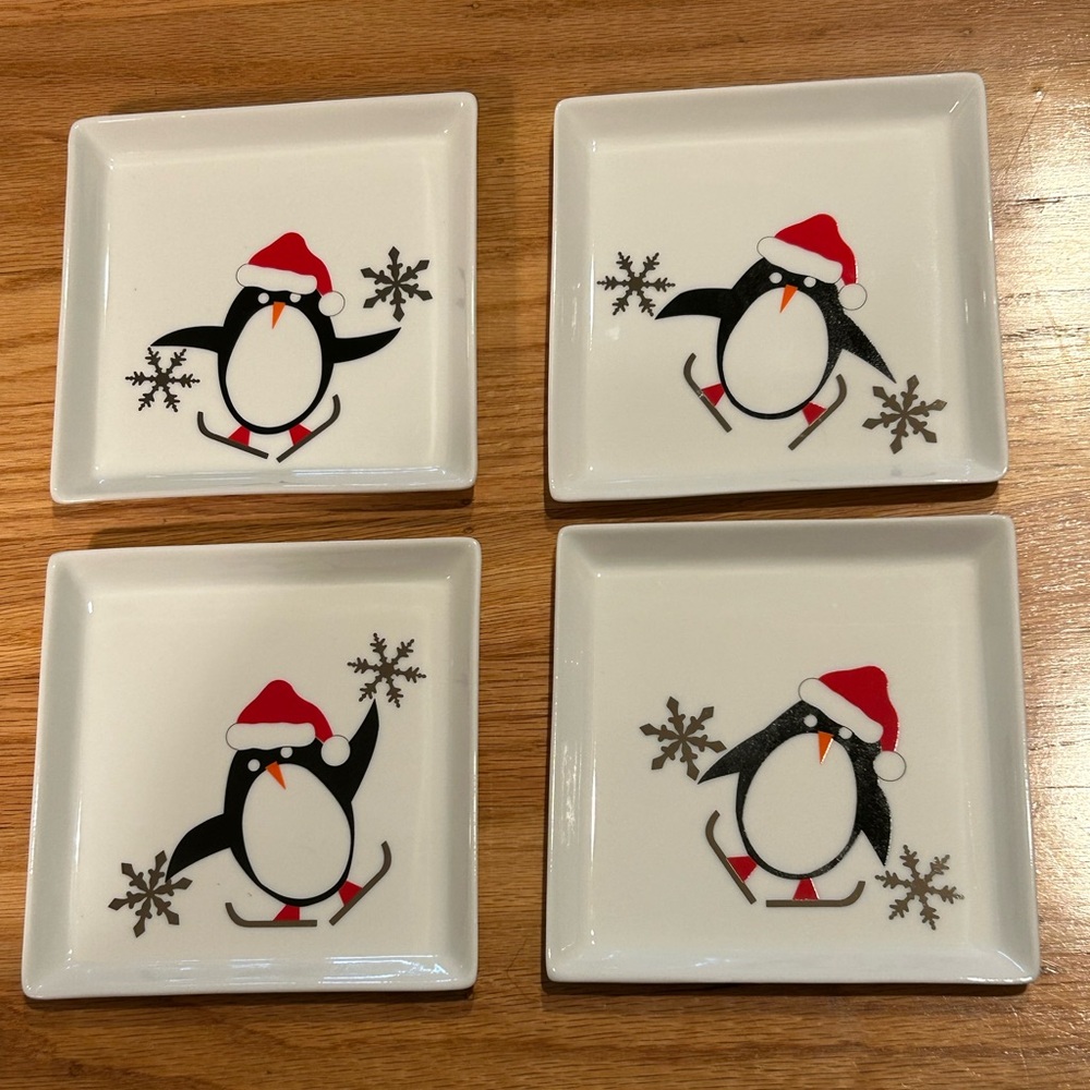 Crate&Barrel Penguin Holiday Snack/Appetizer Plate Set